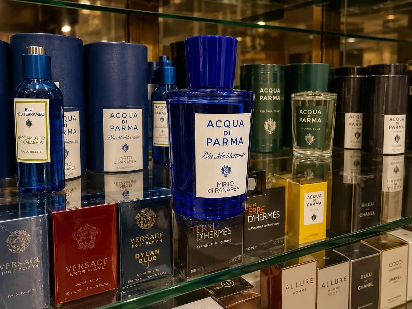 Profumi Acqua di Parma Blu Mediterraneo, Mirto di Panarea e Colonia Club esposti in profumeria