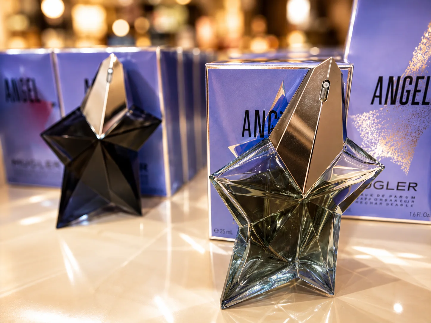Profumi Angel Mugler esposti in profumeria