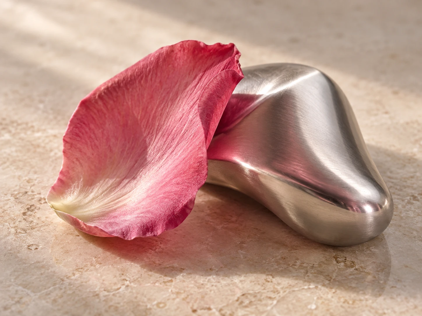 Immagine evocativa: ossido di rosa metallico