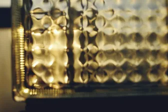 Immagine evocativa dell’accordo olfattivo ambrato